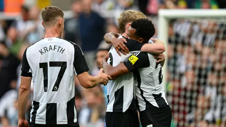 Newcastle United vs Manchester United — St. James Park, Newcastle Upon Tyne