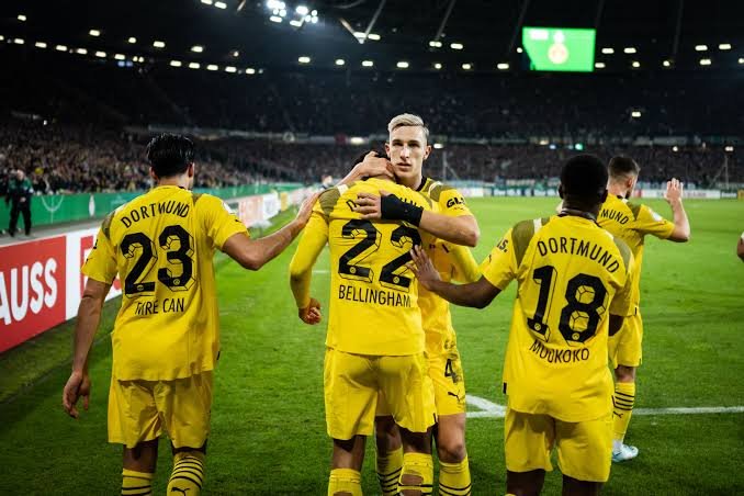 Borussia Dortmund vs Borussia Mönchengladbach — Signal Iduna Park, Dortmund